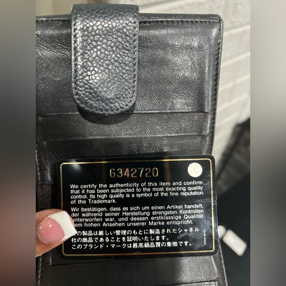 CHANEL Black Textured Leather Card Holder - Picture 7 of 7